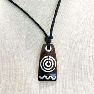 Coconut shell carved pendant necklace